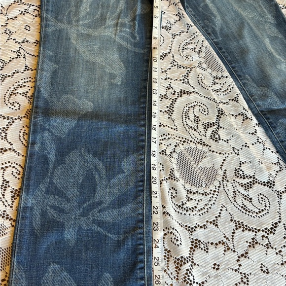 NWT Chico’s Newberry Indigo 2R So Slimming Girlfriend Slim Leg Jeans Trendy - Picture 9 of 15